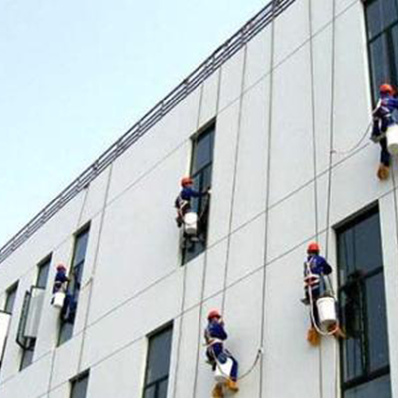 外墻工程作業(yè)中-01